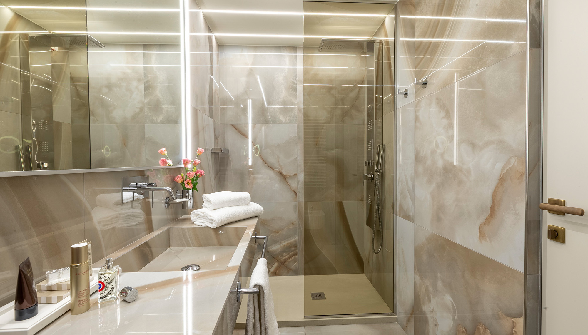 media.gallery-deluxe-2