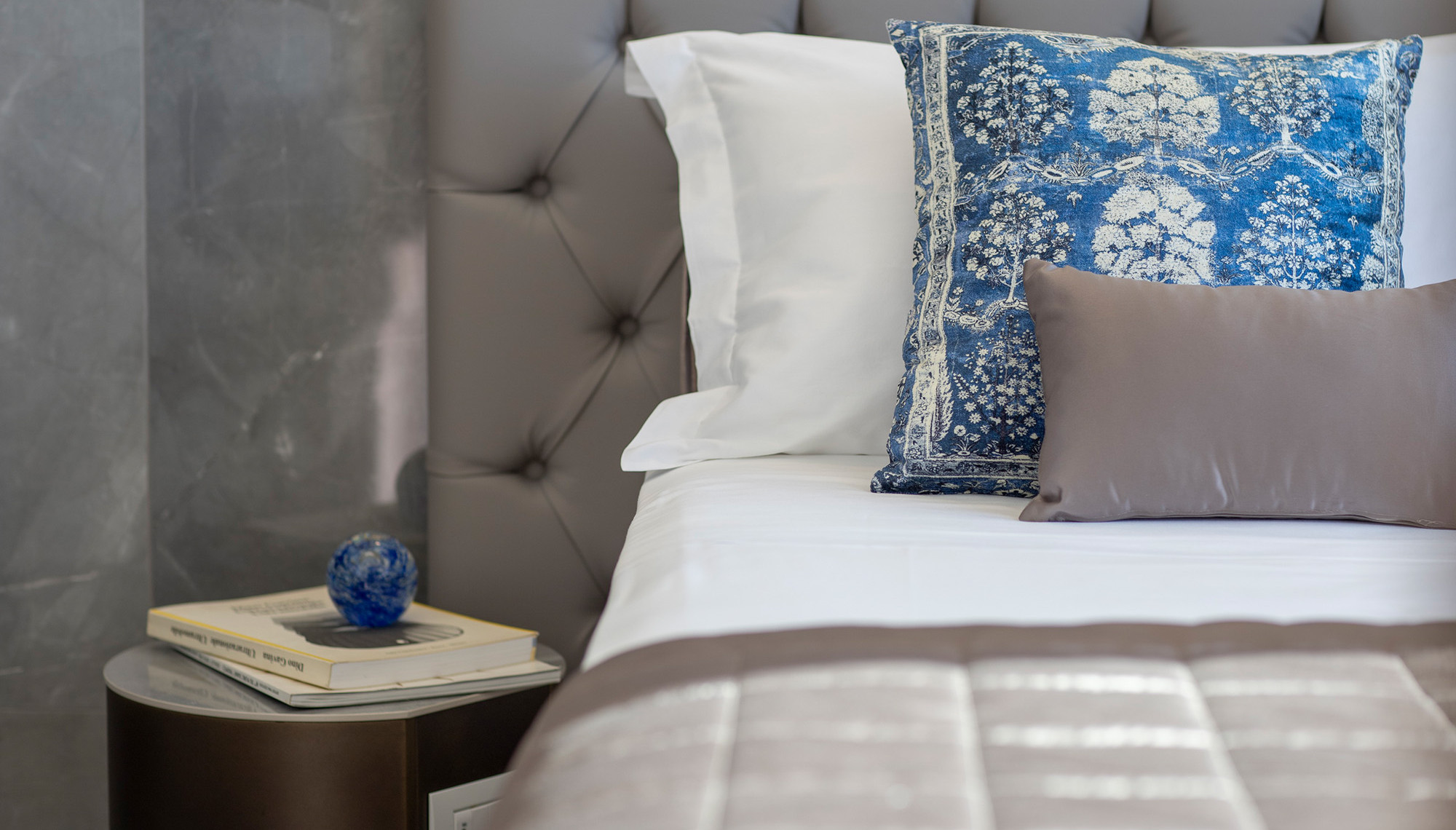 media.gallery-deluxe-3