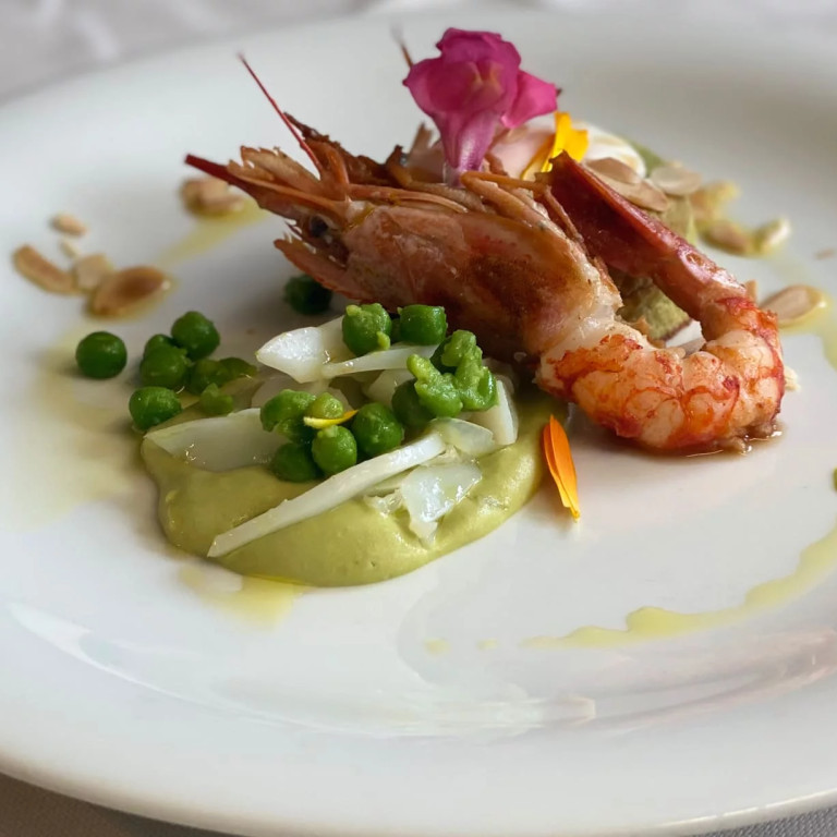 media.hotel-sporting-rimini-colazione-lavoro-menu-pesce-servito 1